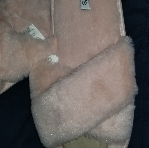 Splendid. Soft fuzzy sleepers. Size M/L. Color: Soft pink. New. - Picture 6 of 6